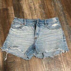 Women’s American Eagle Relaxed Jean Short. Size 2.